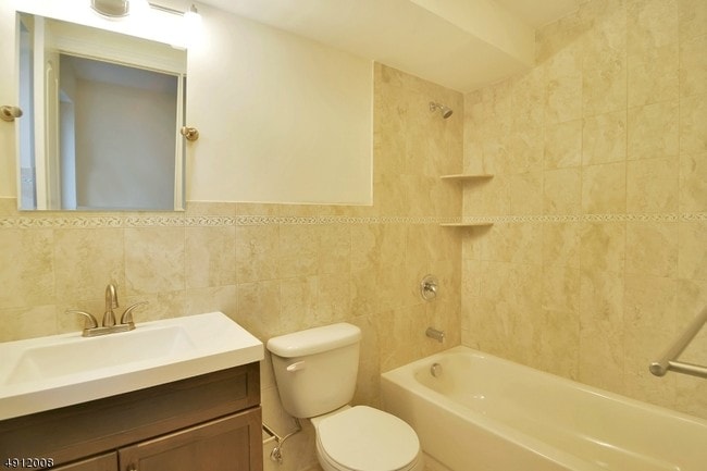 Building Photo - 410 Davis Ave