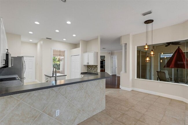 Building Photo - 11011 Hyacinth Pl