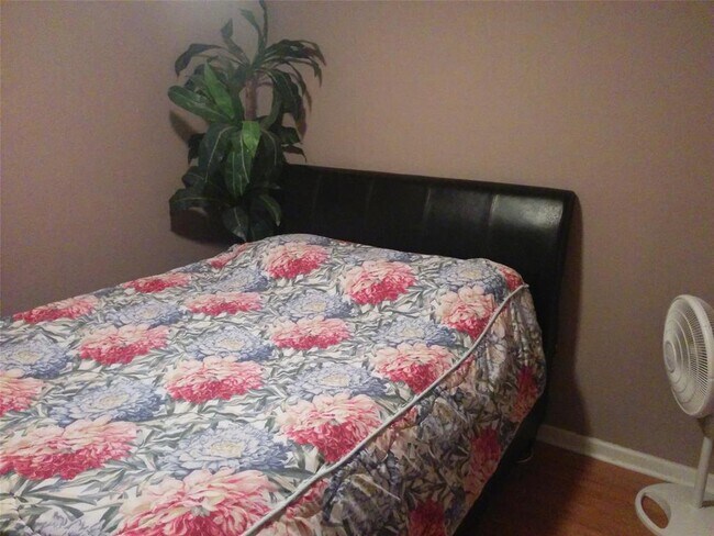 Building Photo - 2708 S 1st St