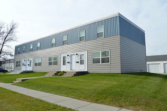 West Fargo, ND Sheyenne Terrace | Exterior - Sheyenne Terrace Townhomes