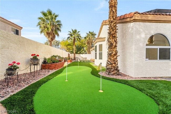 Building Photo - 17 Sandwedge Dr