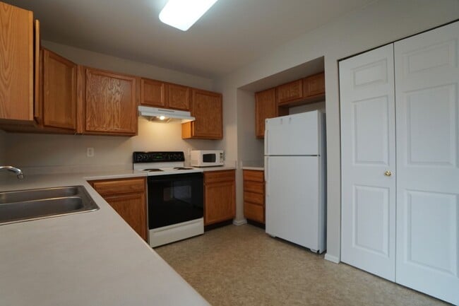 Building Photo - 472 Kitfield View