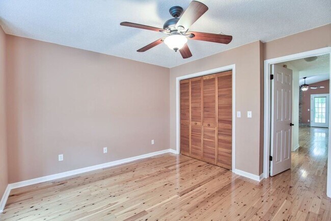 Building Photo - Beautiful 3x2 Home