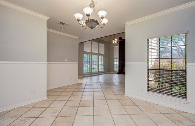 Building Photo - 5339 Holly View Dr