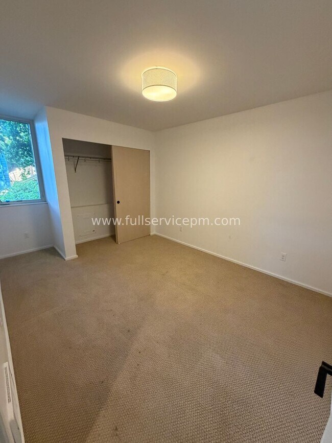 Building Photo - 7784 Highland Park Wy SW
