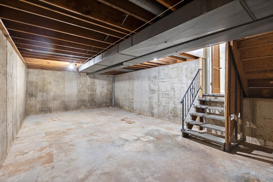 Building Photo - 6930 Birdie Ln