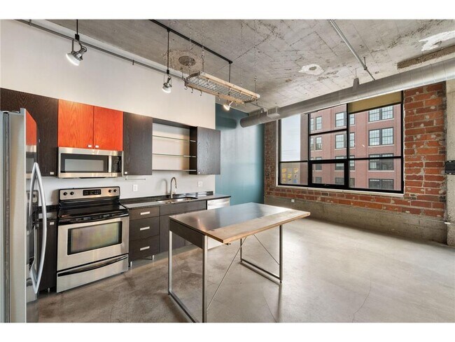 Building Photo - 718 N Washington Ave