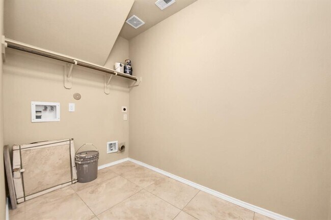 Building Photo - 2043 Naplechase Crest Dr