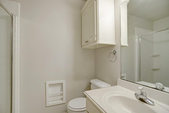 Building Photo - 8051 Bay Branch Dr
