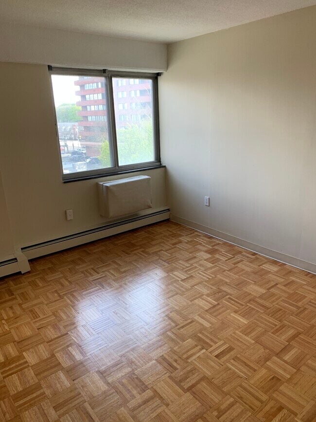 Building Photo - 1025 Hancock St