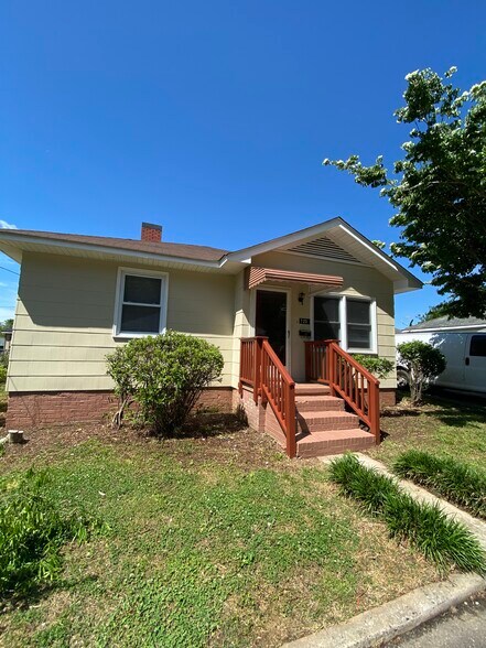 Primary Photo - 725 Washington St