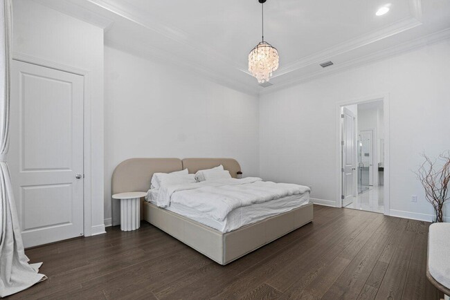 Building Photo - 13026 Artisan Cir