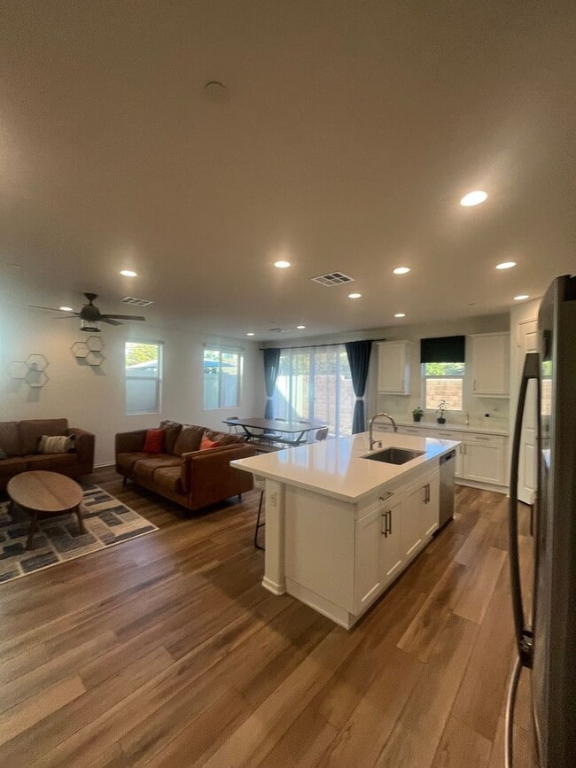 Building Photo - Beautiful Single-Family Home in Terramor