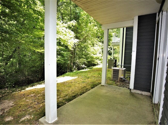 Building Photo - 13 Halstead Pl