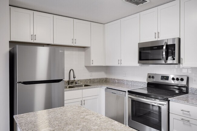 Building Photo - Remodeled 2 bed featuring new kitchen