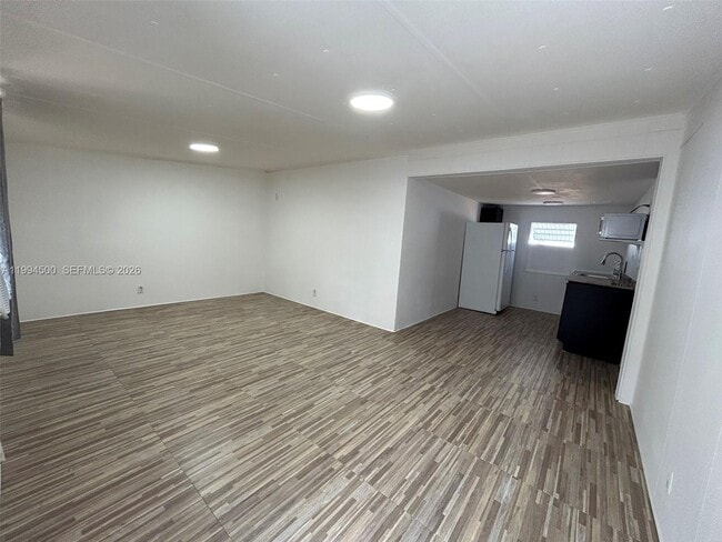 Building Photo - 11942 N Branch Rd