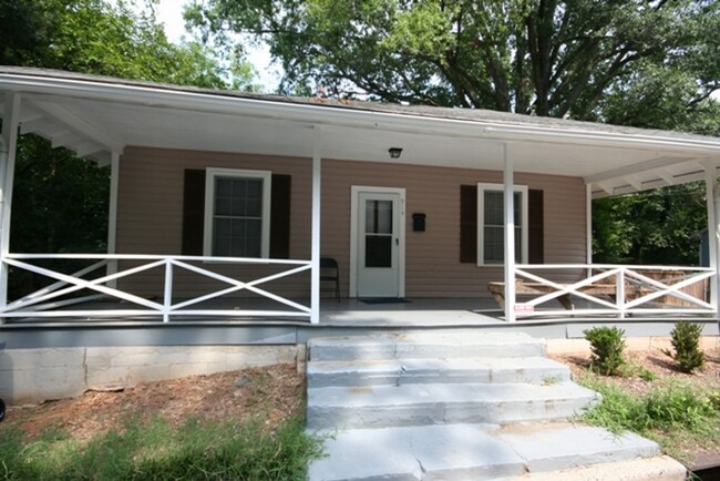 Primary Photo - Spacious 2 Bed 2 Bath House with Storage /...