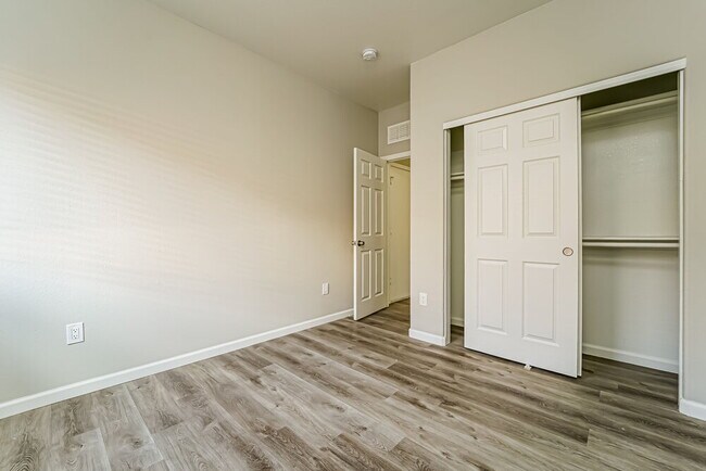 Building Photo - 11390 W Massey Dr