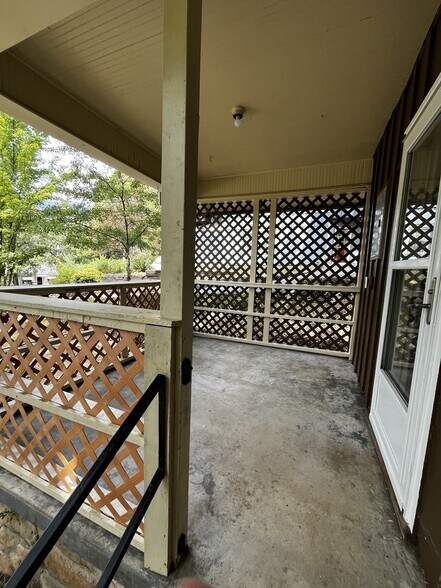 Building Photo - 5025 Sunnyside Ave