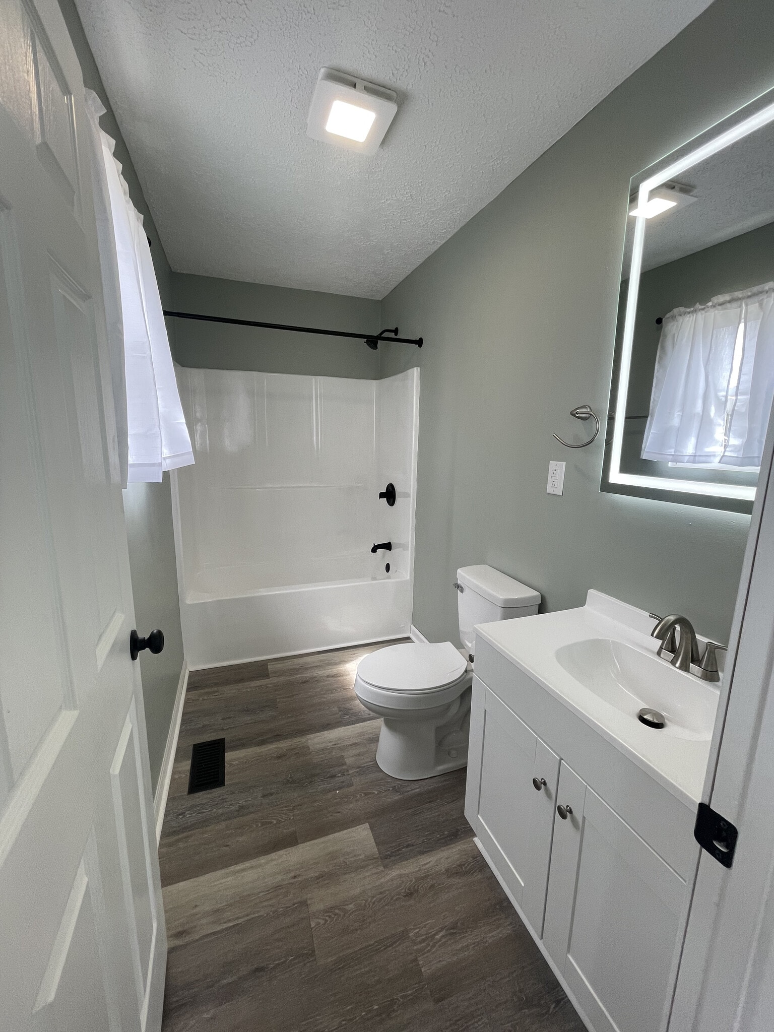 Building Photo - 101 Gibbons St