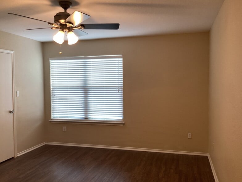 Building Photo - 113 Hays Forest Cv
