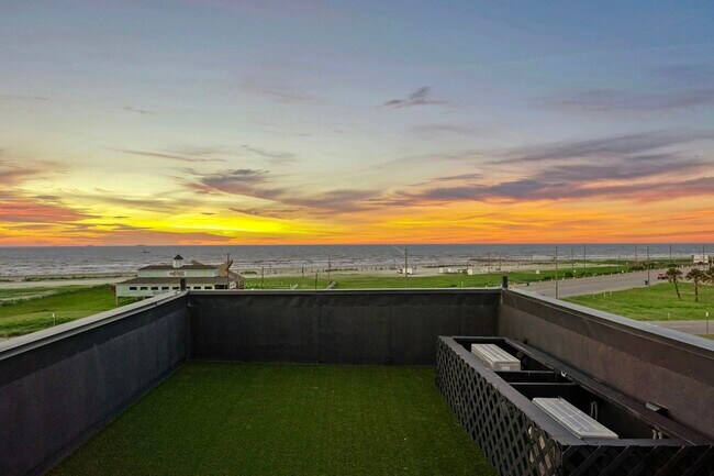 Building Photo - 801 Avenue K