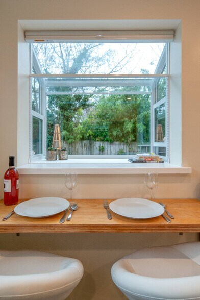 Building Photo - 3924 SE Grant Ct