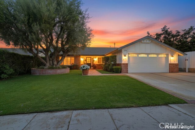 Building Photo - 2705 E Jacaranda Ave
