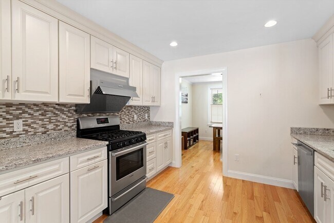 Building Photo - 89 Ossipee Rd