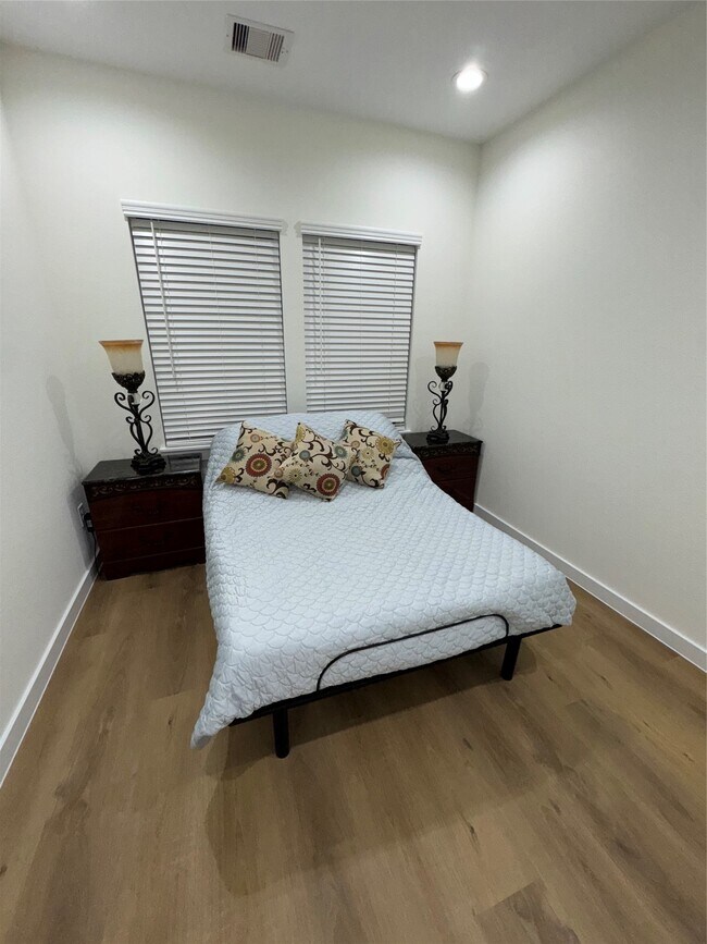 Building Photo - 8113 Miley St