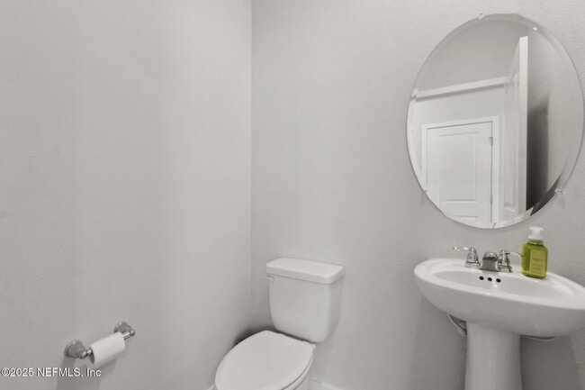 Building Photo - 14753 Cashew Ave