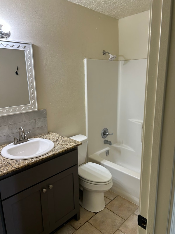 Building Photo - 1020 N Turtle Creek Dr