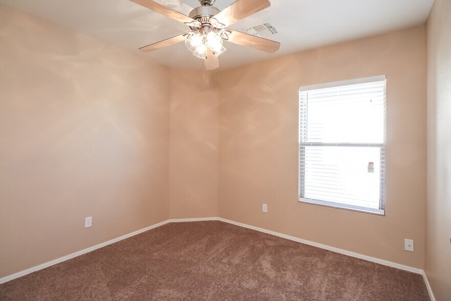 Building Photo - 39670 N Kristy Ln