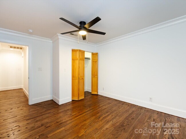 Building Photo - 3109 Forest Lawn Dr