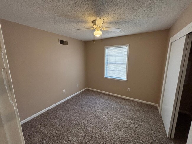 Building Photo - 6810 Sycamore Hill Dr