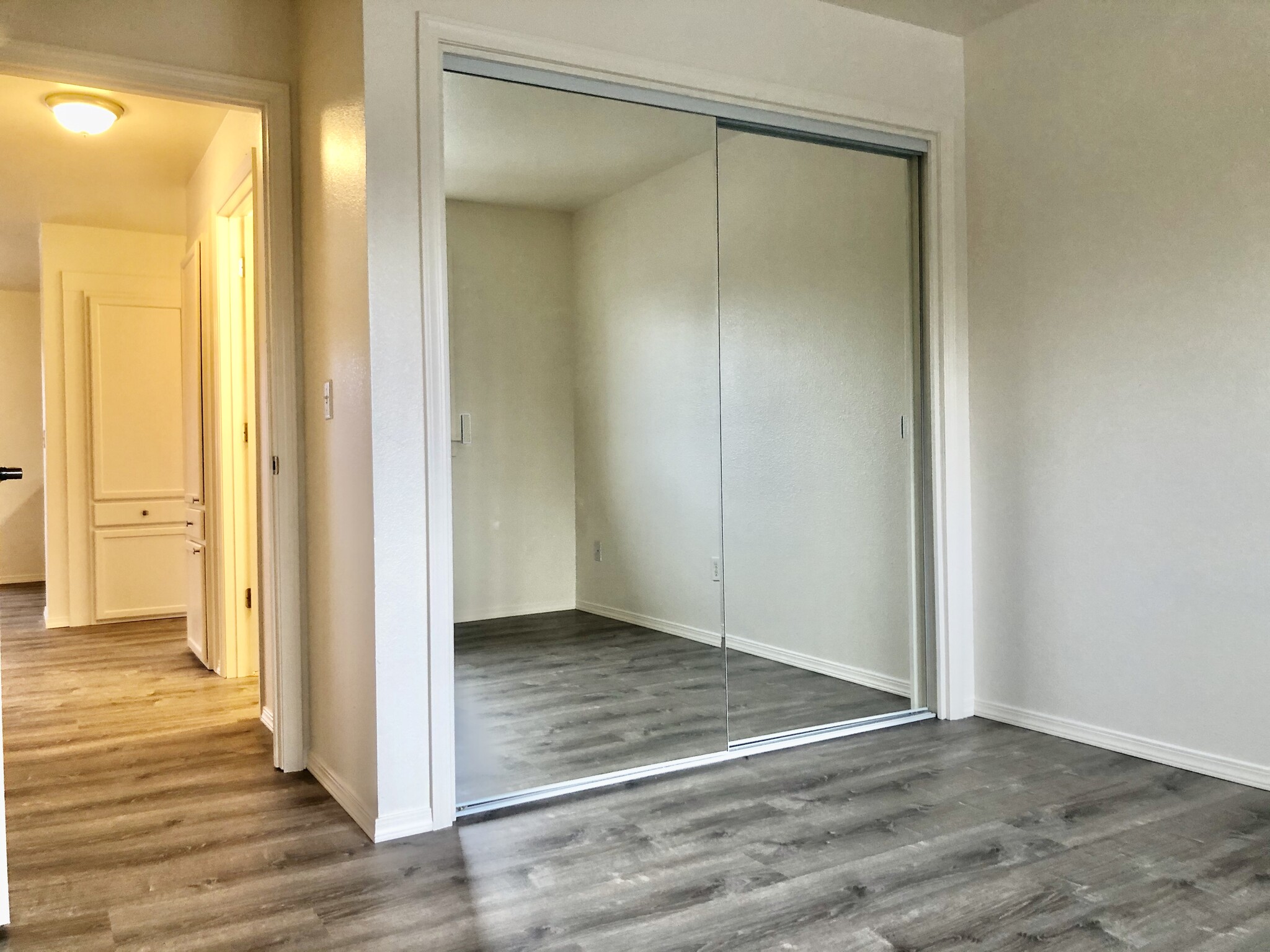 Building Photo - 583 Van Wey Cir