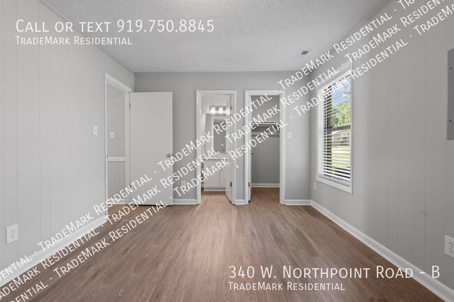 Building Photo - Newly Renovated 2 Bedroom, 2 Bathroom Duplex