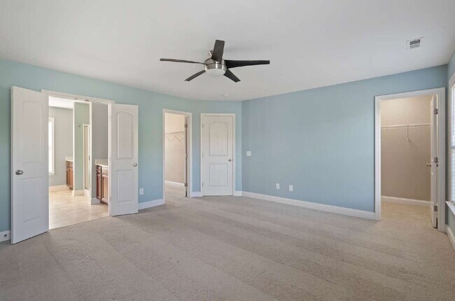 Building Photo - Charming 4-Bed Home in Durham with Fenced-...