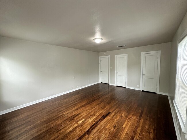 Building Photo - 1409 Wolfe City Dr