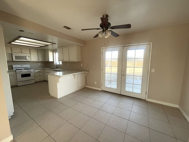 Building Photo - 8925 Satinwood Ave