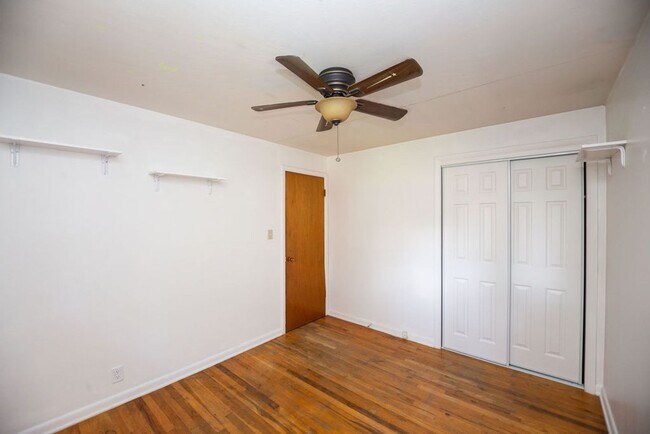 Building Photo - Charming 4 Bedroom, 1.75 Bath Brick Ranch Near Old Town!