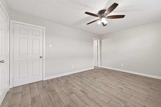 Building Photo - 1230 Shadowdale Dr