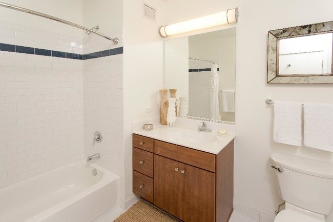 Building Photo - 349 W Wacker Dr