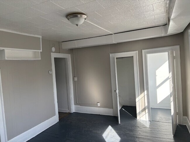 Building Photo - 104 Steuben St