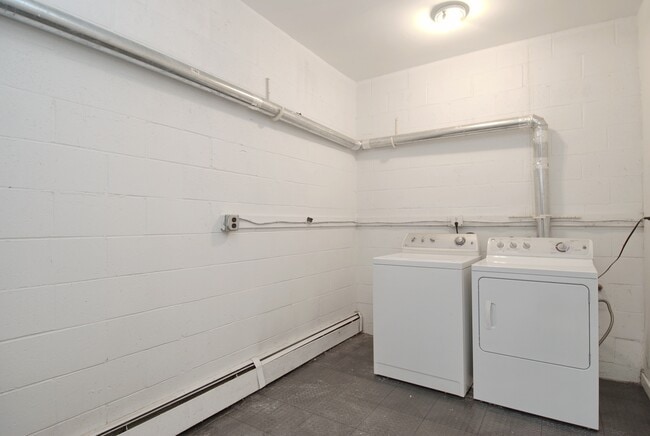 Building Photo - 77 Webb Ave