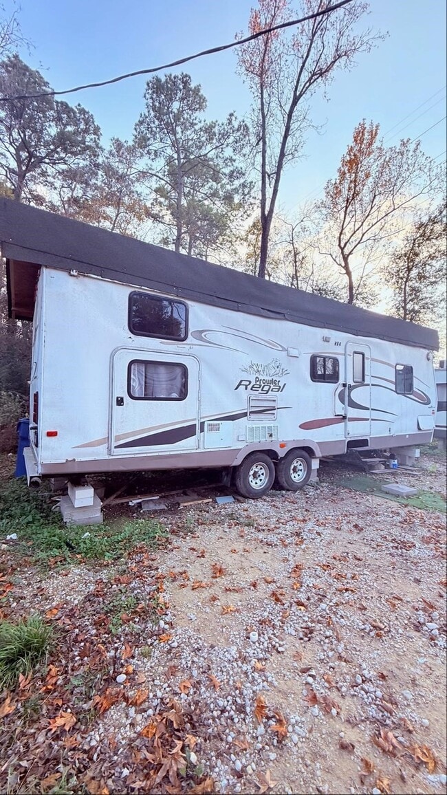 Building Photo - 6806 Treefern Dr