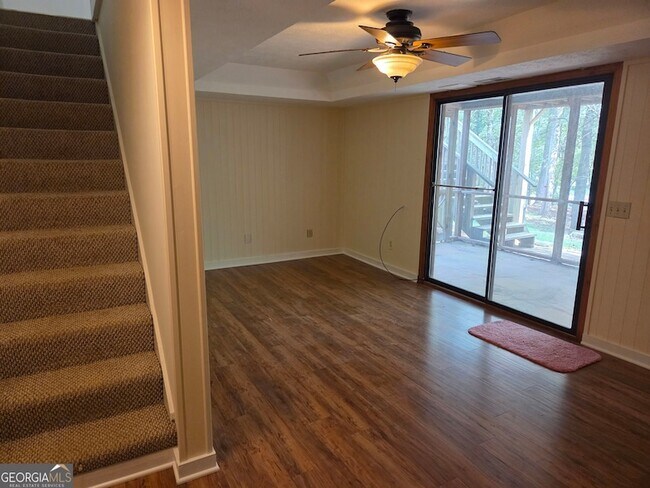 Building Photo - 984 Overlook Dr