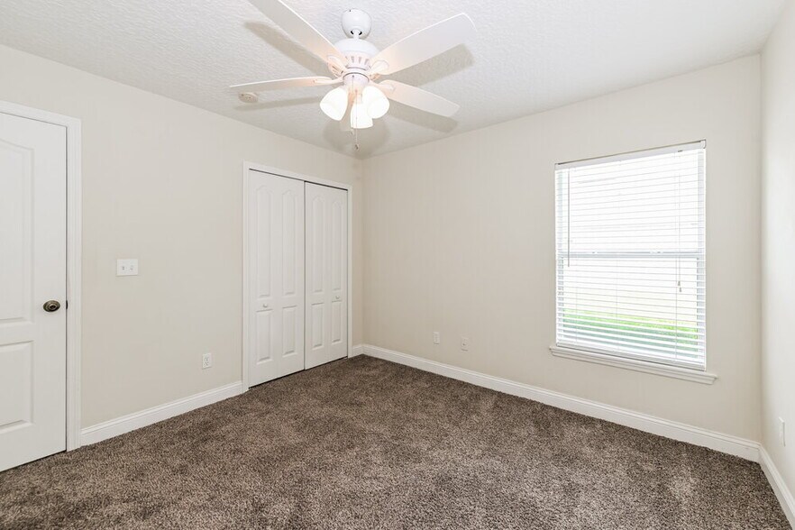 Building Photo - 612 Martin Lakes Dr E