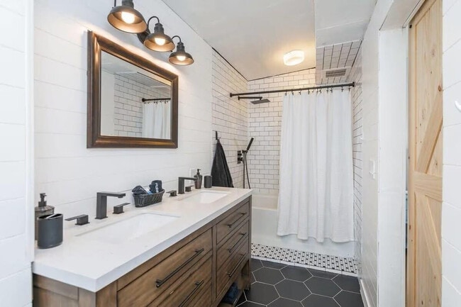 Building Photo - 3762 Catalina Rd