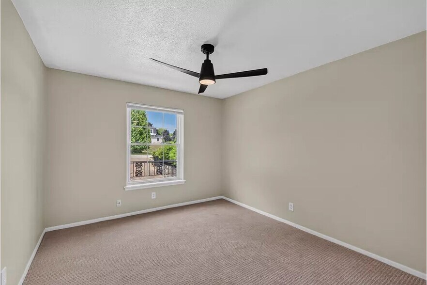 Building Photo - 2101 Chateau Ct